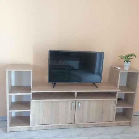 Obiteljski Apartman Filip U Blizini Plaze Za Djecu Palit Buitenkant foto