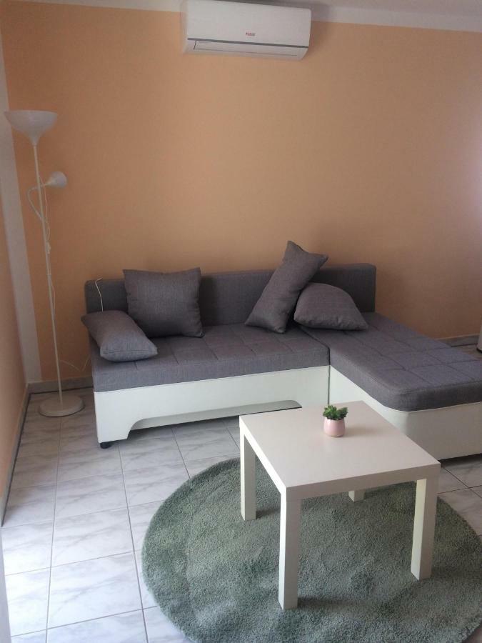 Obiteljski Apartman Filip U Blizini Plaze Za Djecu Palit Buitenkant foto