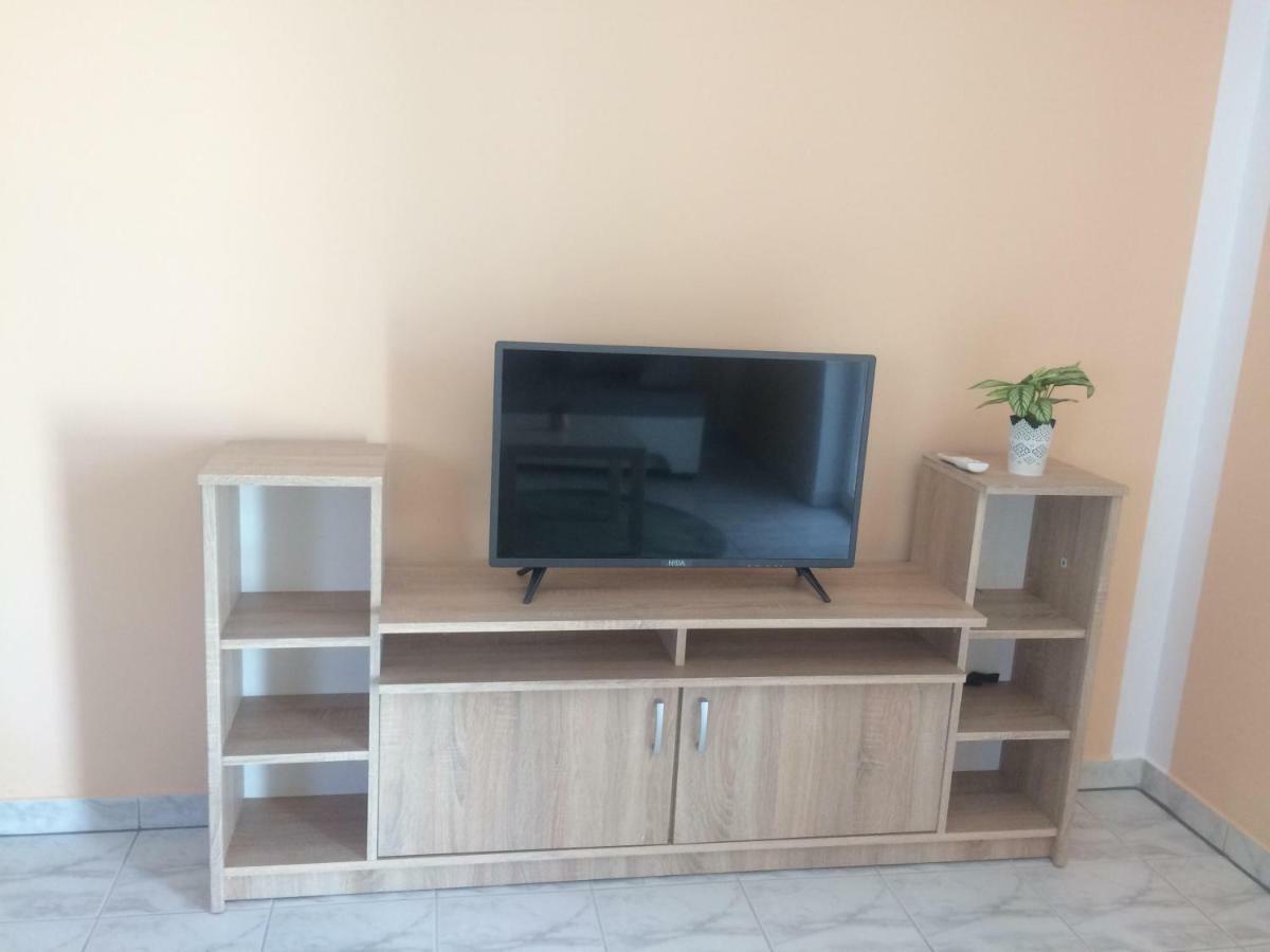 Obiteljski Apartman Filip U Blizini Plaze Za Djecu Palit Buitenkant foto