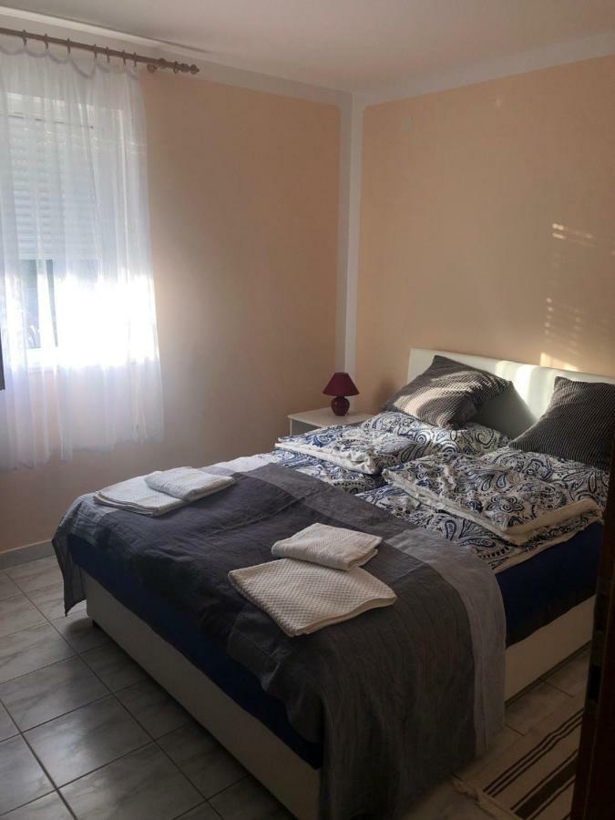Obiteljski Apartman Filip U Blizini Plaze Za Djecu Palit Buitenkant foto