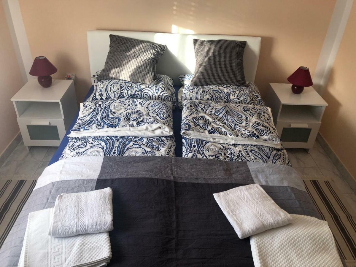Obiteljski Apartman Filip U Blizini Plaze Za Djecu Palit Buitenkant foto